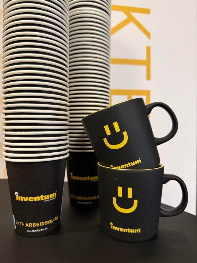 Kaffemaskin til kontor – en guide til gode kaffeløsninger med arbeidsglede i fokus